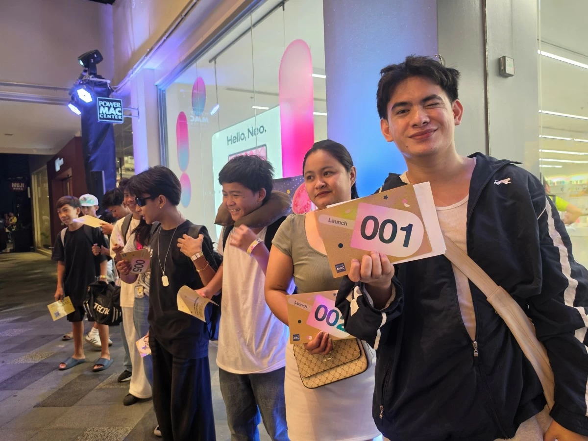 THE EARLY BIRD CATCHES THE MACBOOK NEO - The first customer in line for the MacBook Neo came all the way from Tanay, Rizal, and was in line since 10:30 in the morning, at the Power Mac Center in Greenbelt 3, Makati.