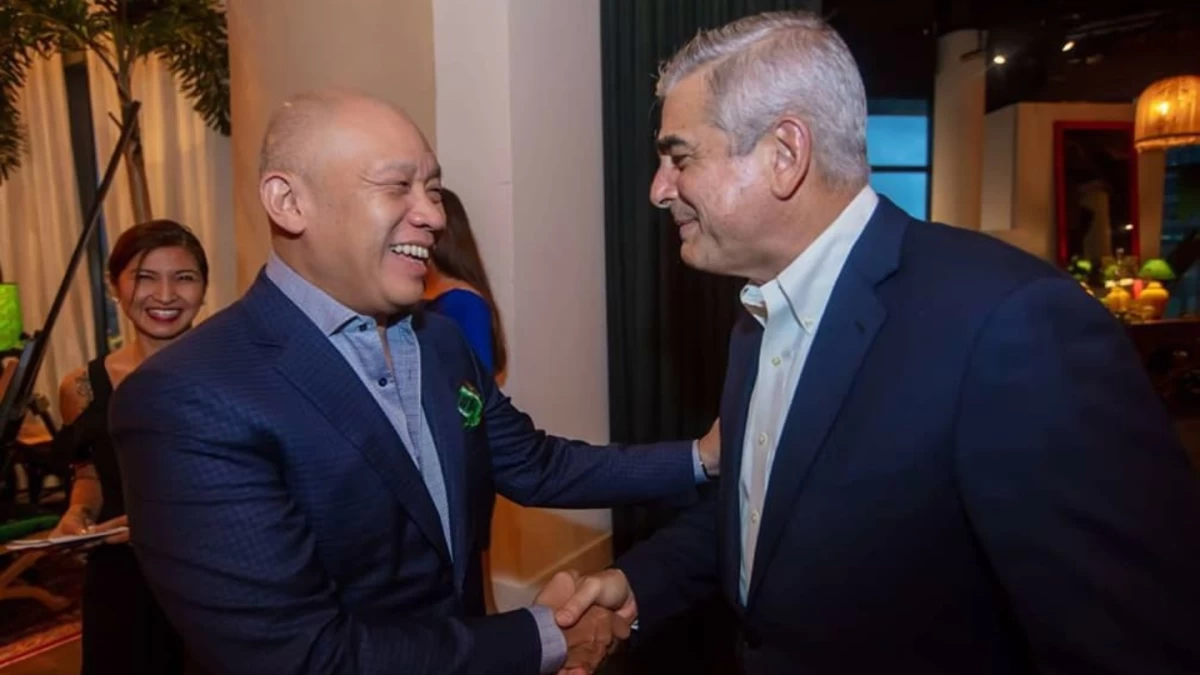 Jaime Augusto Zobel de Ayala with former Globe President and CEO Ernest Cu. In 2009, JAZA gave the “outsider” a mandate to overhaul the company’s aging infrastructure, a partnership that eventually turned a traditional telco into a modern tech giant.