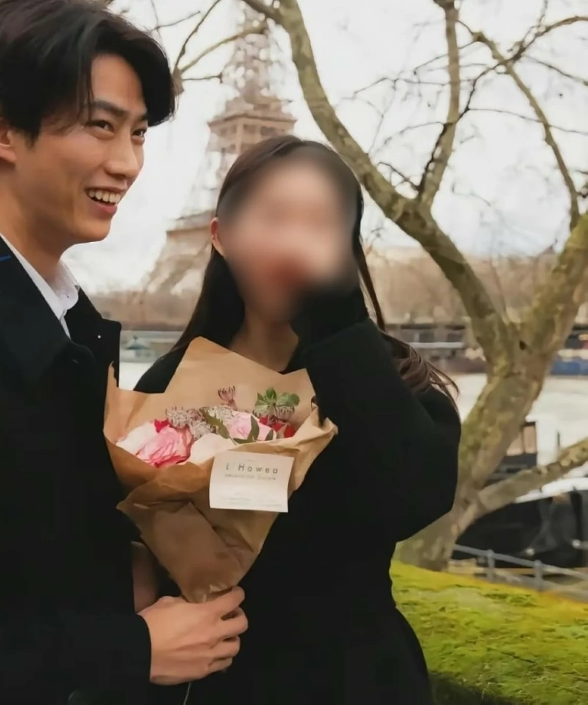 Taecyeon and his girlfriend in Paris in April 2024 (Photo: The Best Photo Paris)