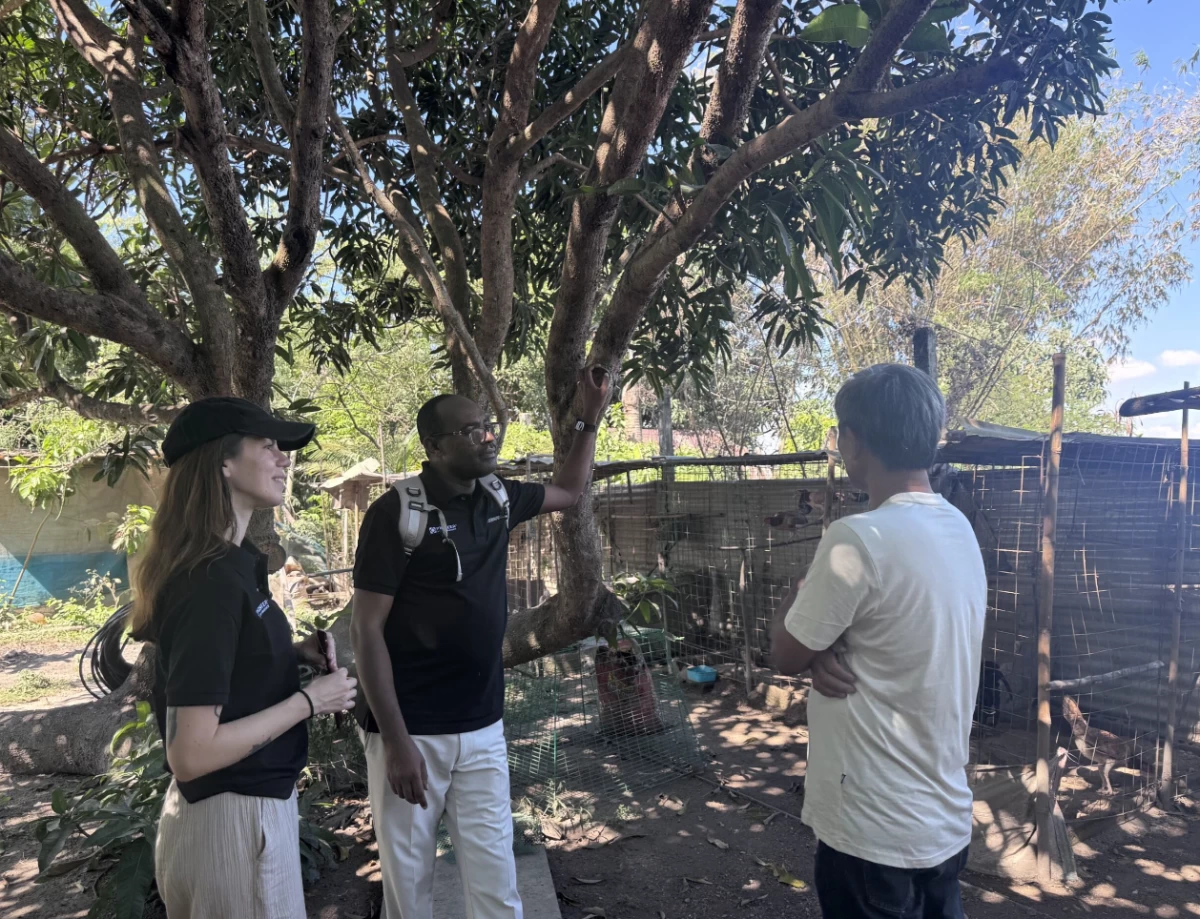 Microinsurance Master delegates Arijana Antunovic of Global Parametrics in the United Kingdom and Getachew Mekonnin of Ethiopia’s Ministry of Agriculture learn about the risks and realities faced by a farmer from Sta. Ana, Pampanga