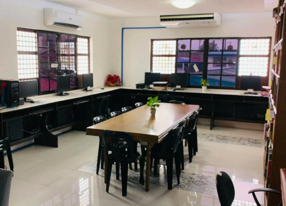 The Binangonan E-library with computer units (Photos from Binangonan LGU)