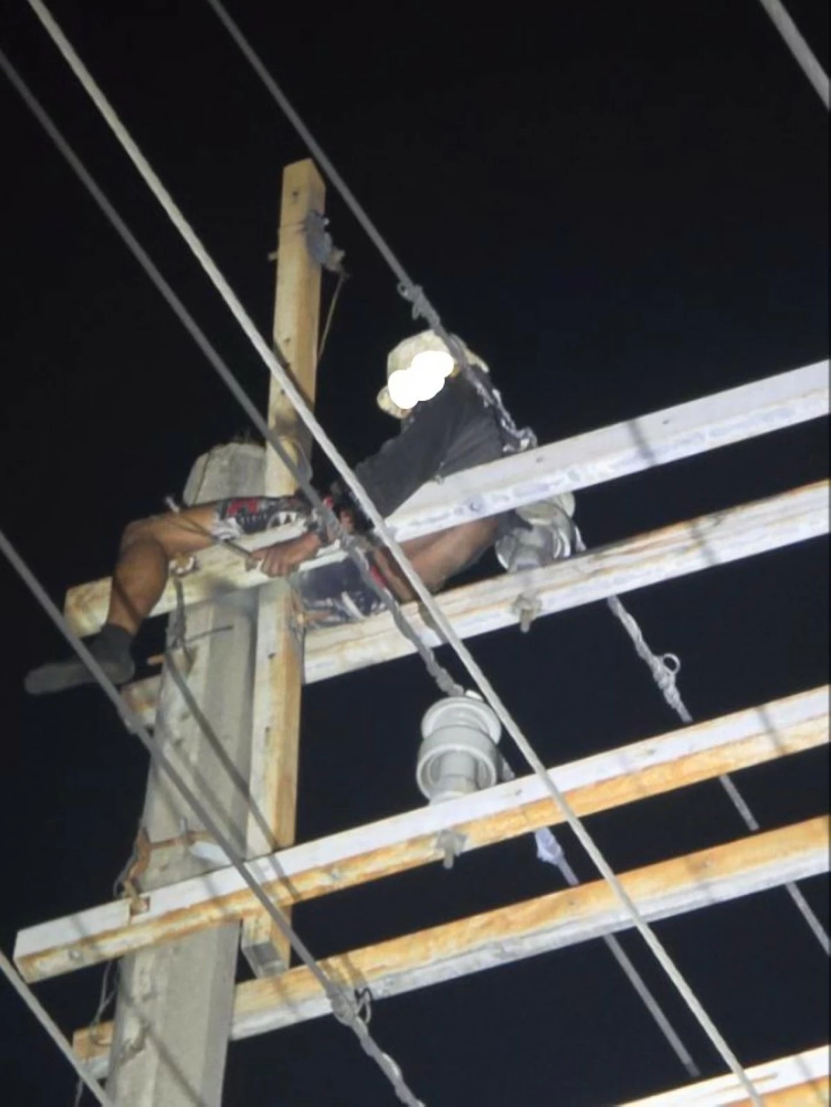 A 34-year-old man who allegedly attempted to steal electrical cables died in the early hours of April 25, 2026 in Barangay Bahay Toro, Quezon City. (Photo: Meralco-Media)