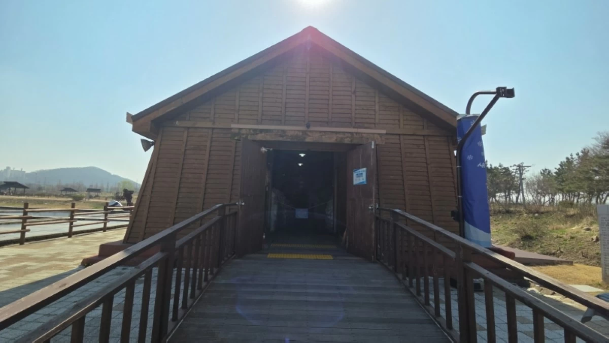 Salt warehouse at the Siheung Gaetgol Eco Park (Jonathan Hicap) 