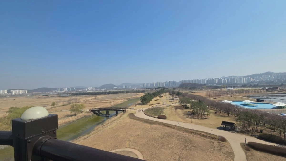 View from the Rocking Observatory at the Siheung Gaetgol Eco Park (Jonathan Hicap) 