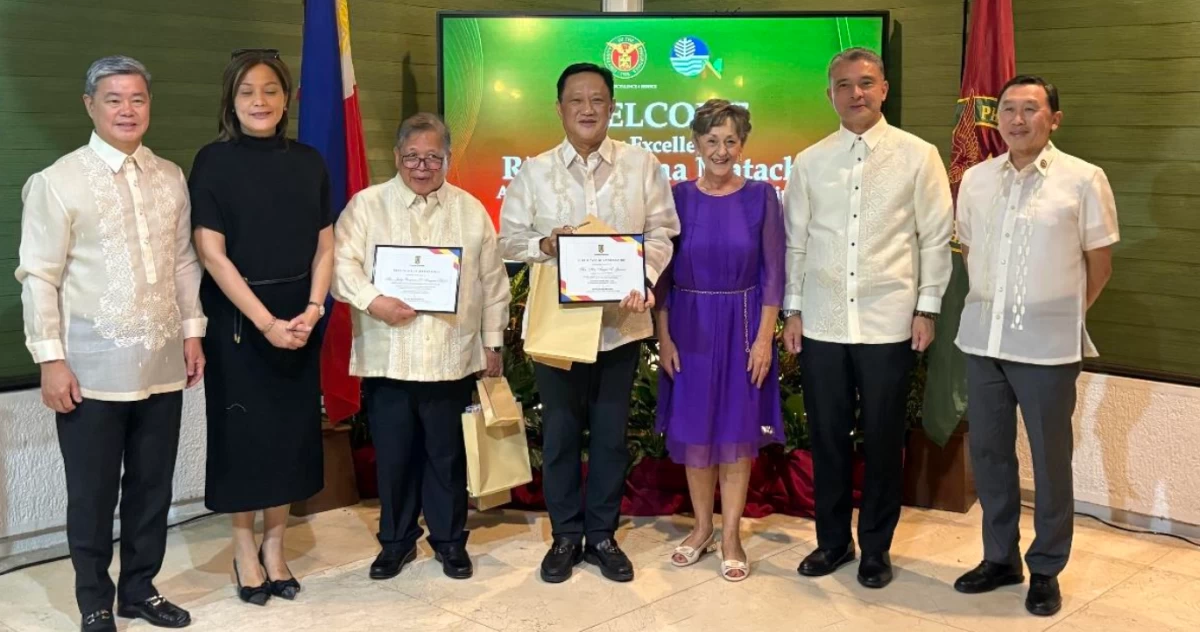 Ambassador . Răduța Dana Matache presented a plaque of Appreciation to Atty. Angelo Jimenez and Judge Benjamin Turgano . Thye were joined by (from Left) Prof. Michael L. Tee, MD, MHPEd, Chancellor of the Univeristy of the Philippines-Manila; Dr. Rhodora Angela Fernandez-Ferrer, Ph.D., Executive Director, Private Education Assistance Committee; DENR Acting Secretary Juan Miguel T. Cuna and former Agriculture Secretary Arthur 