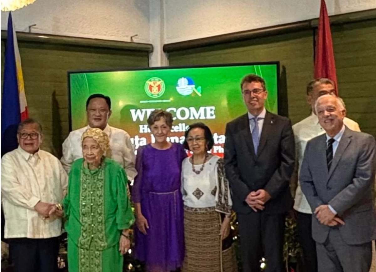 Ambassador Răduța Dana Matache was joined by Atty. Angelo Jimenez , Judge Benjamin Turgano, Ambassador
Delia Domingo-Albert , former DepEd Secretary Leonor Magtolis Briones, Ambassador Massimo Santoro European Union Embassy , Ambassador Gilberto Fonseca Guimaraes de Mouro of Brazil Embassy
