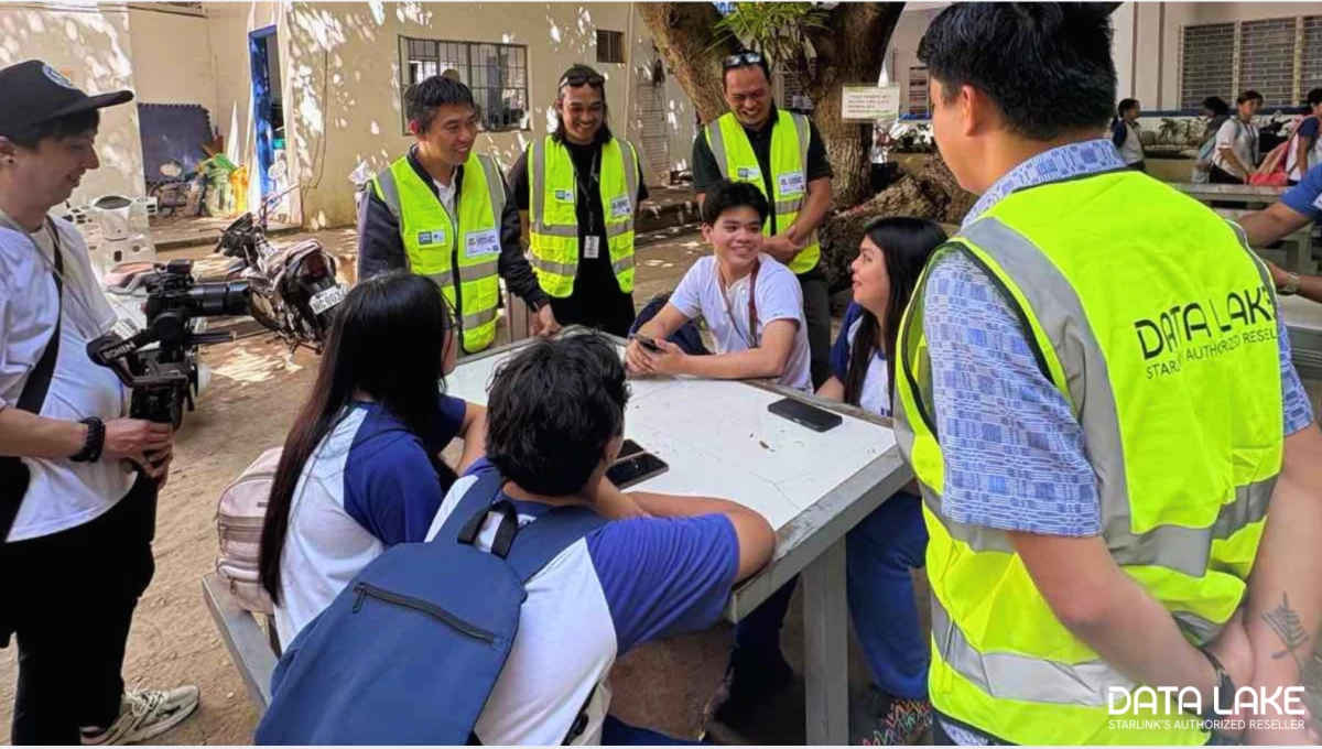DICT Director Edgar Navarro engages with students of Janosa National High School, Binangonan, Rizal, on how free Wi-Fi is improving access to learning.