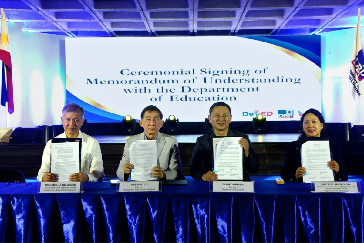 Photo shows (from left): DBP President and Chief Executive Officer, Michael O. de Jesus; DBP Chairman, Philip G. Lo; Department of Education Secretary, Juan Edgardo “Sonny” Angara; and Department of Education Assistant Secretary, Cilette Liboro Co, during the signing of the Memorandum of Understanding for the DBP INSPIRE program.
