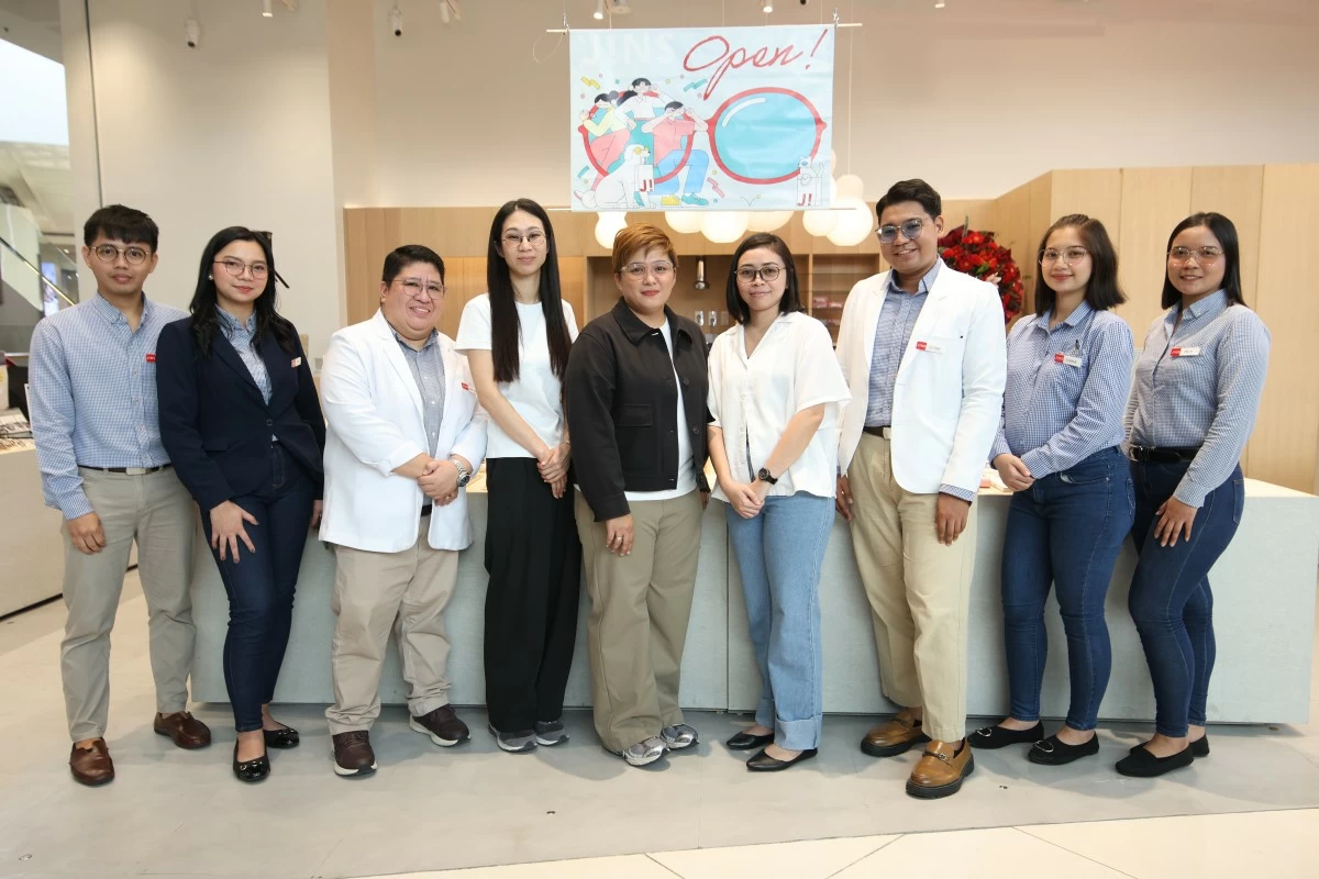 Jins Philippines, together with the SM MOA Store Team, marks the reopening of its refreshed shopping space at SM Mall of Asia in Pasay City—an updated experience now also reflected in its SM Aura store in Taguig City.
