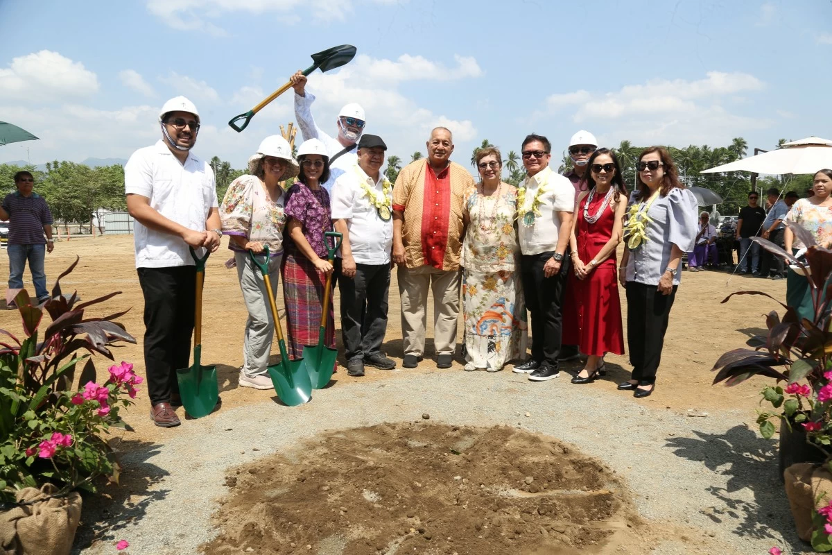Carmela Escudero- Quisumbing Balcazar, Adrianne Escudero Limpot, Manuel Ignacio Escudero (at the back), San Pablo City Mayor Nadjie Gapangada, Ares Escudero, VESCO chairman; Rosalie Escudero, VESCO president and CEO; Tiaong Quezon Mayor Arjay Mea; Andre Escudero (back right), Quezon Province Governor Helen Tan, and Department of Tourism Regional Director Marites Castro (Photo: Villa Escudero)