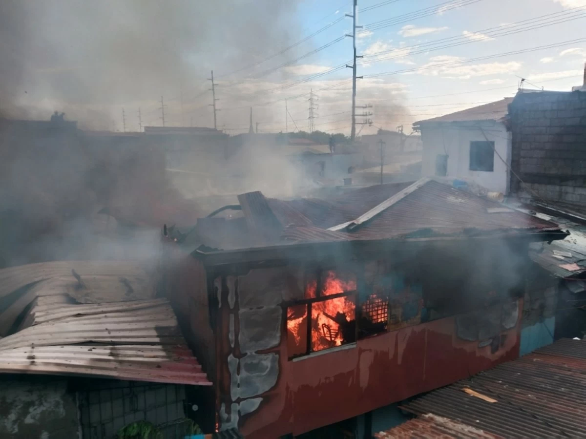 The fire in Barangay Sucat, Muntinlupa, on April 29 (Photo from the Muntinlupa City Fire Station)