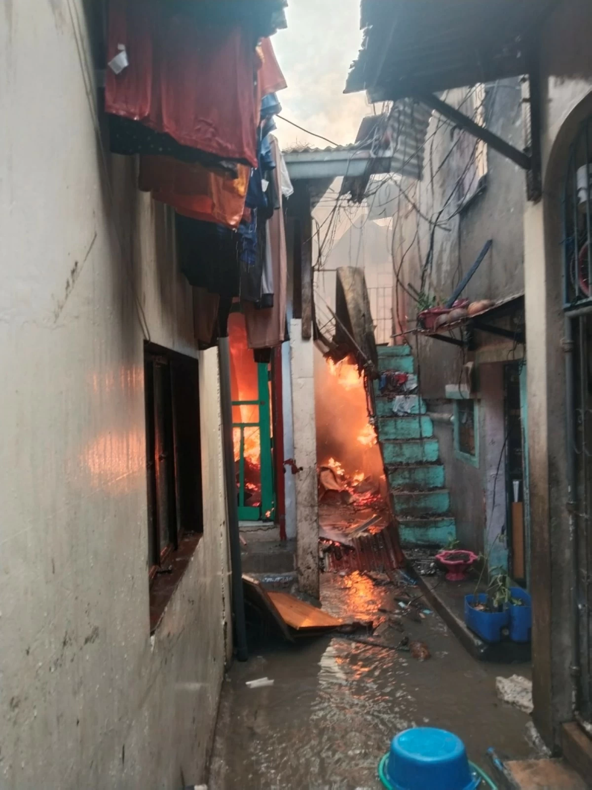The fire in Barangay Sucat, Muntinlupa, on April 29 (Photo from the Muntinlupa City Fire Station)