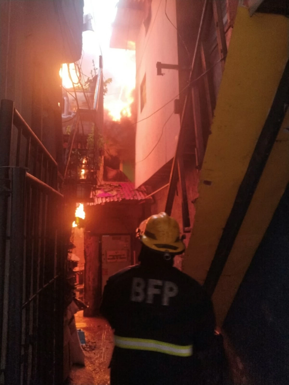 The fire in Barangay Sucat, Muntinlupa, on April 29 (Photo from the Muntinlupa City Fire Station)