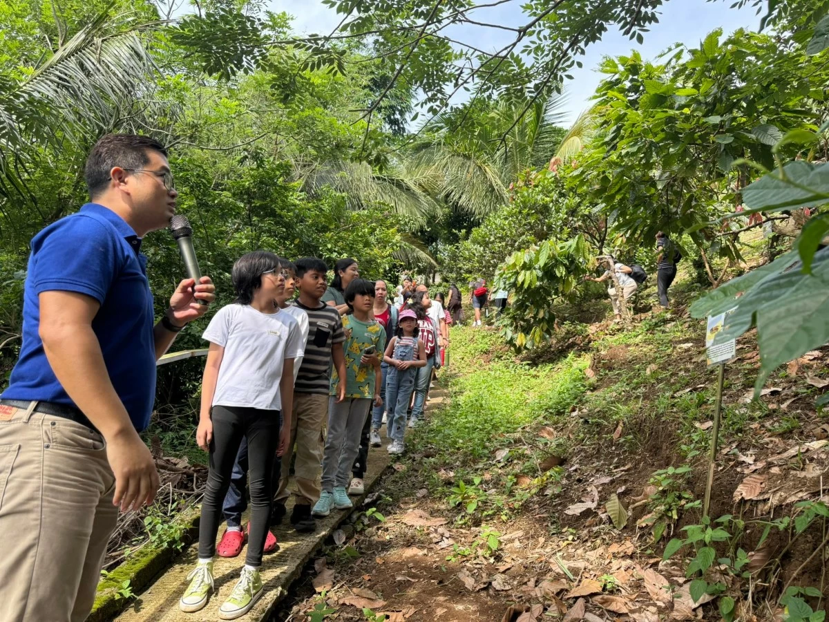 FARM TOUR — Perez conducting a farm tour for students. (Auspere Nature Farm)