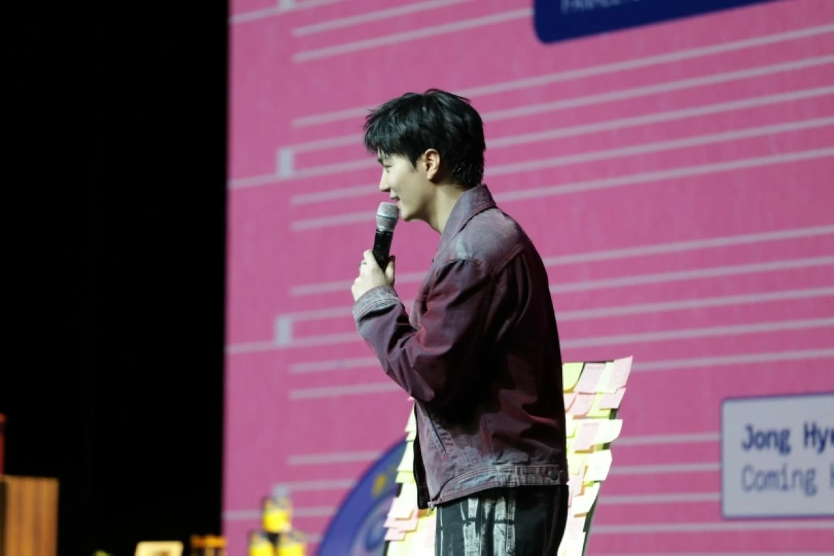 Kim Jonghyeon at his fan meeting in Seoul (Evermore Entertainment)