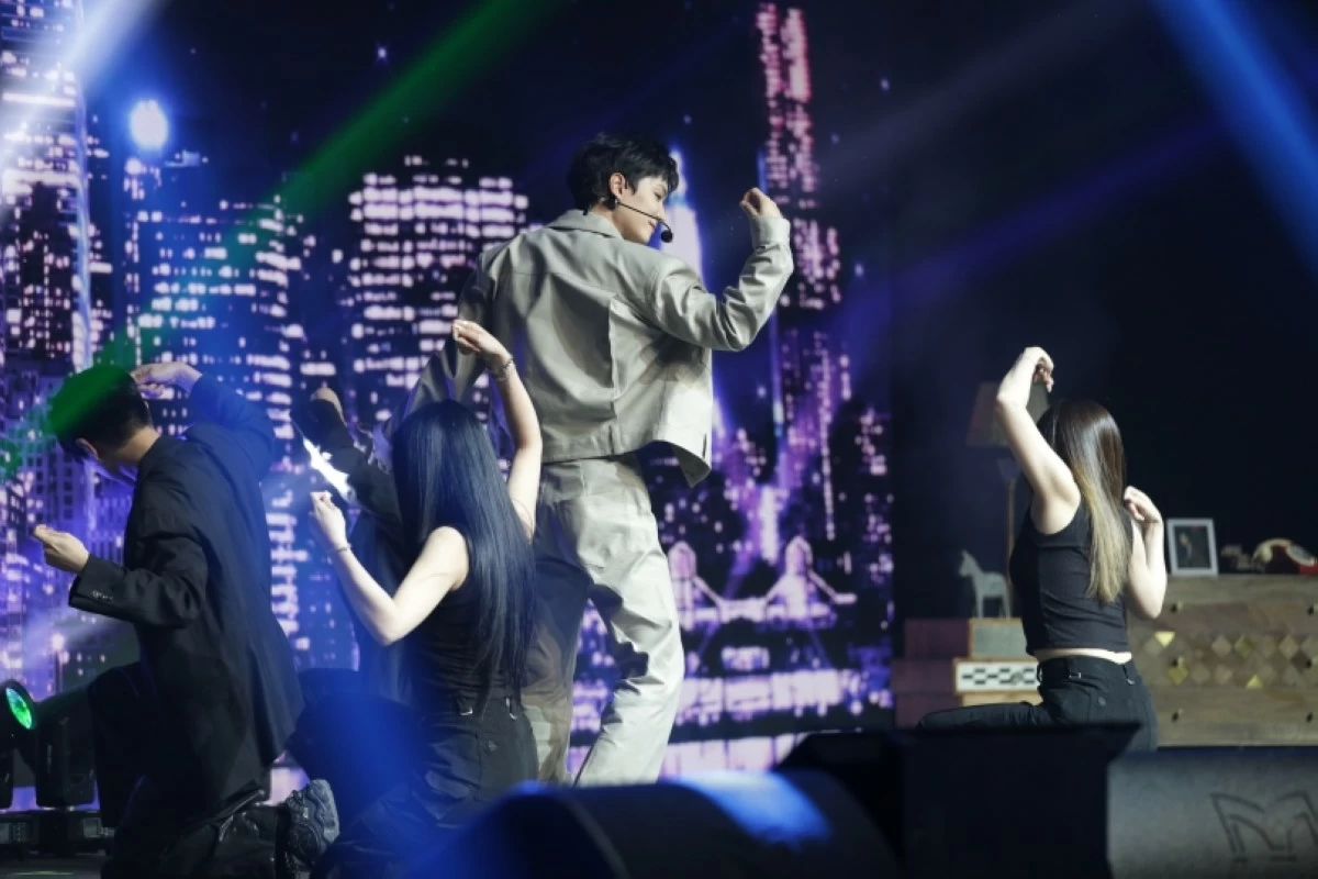 Kim Jonghyeon at his fan meeting in Seoul (Evermore Entertainment)