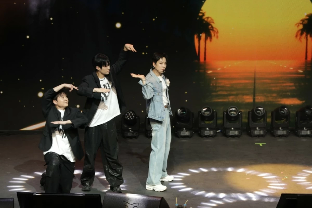 Kim Jonghyeon at his fan meeting in Seoul (Evermore Entertainment)