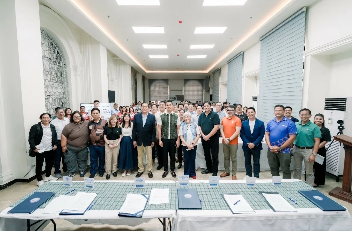 PGIN, ACEN, Fuse Financing, INEC, and Solaric, together with the members of the local press, during the Memorandum of Agreement Signing held last March 16 at the Provincial Capitol of Ilocos Norte. 
