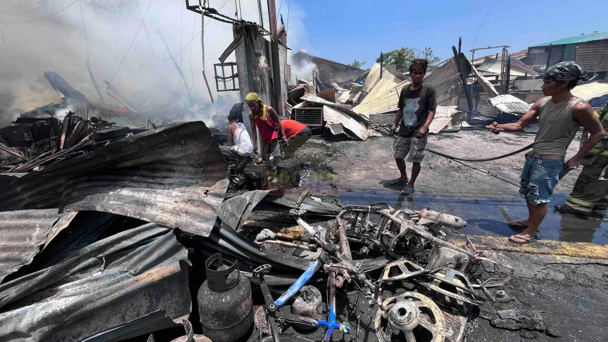 Fire in a commercial area in Sitio Kawayanan, Barangay Talaba 2 in Bacoor City, on April 30 (Photo from the City Government of Bacoor/MANILA BULLETIN)