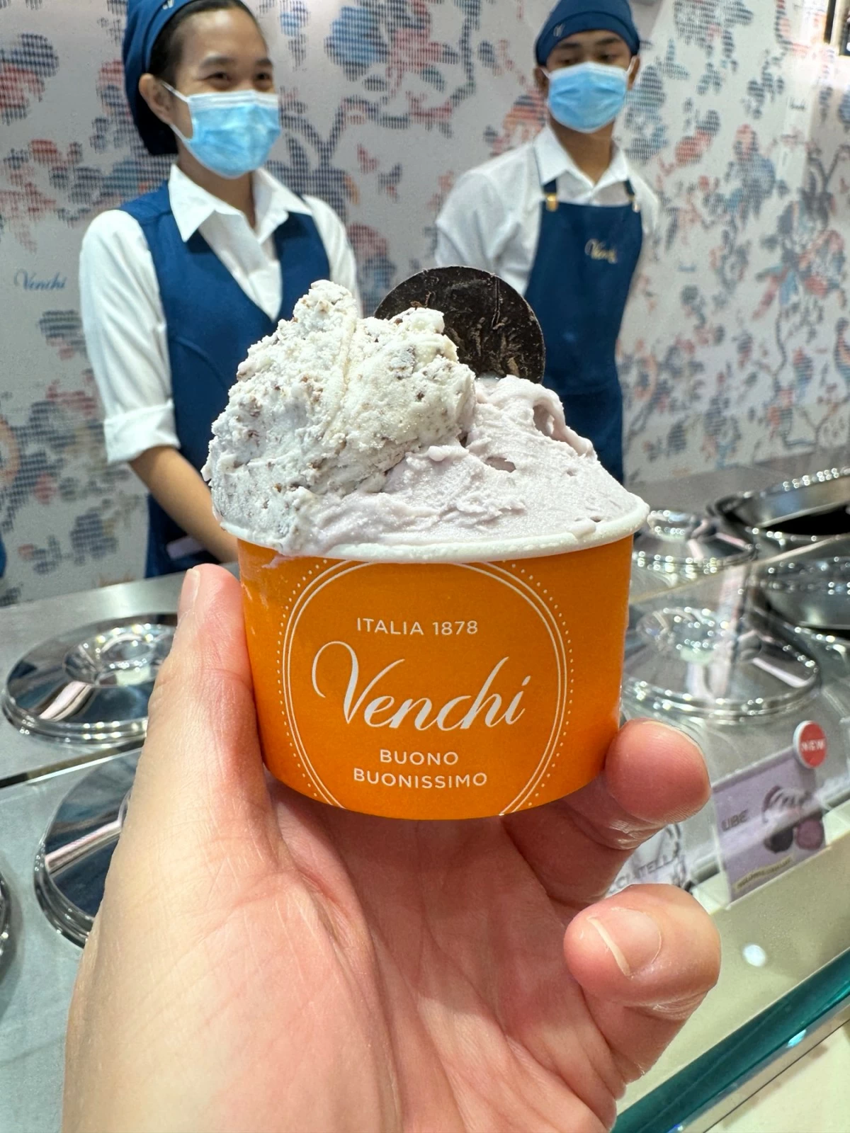 UBE SCOOP Ube and stracciatella gelato are served at Venchi’s newest store, highlighting the brand’s Philippine-exclusive flavor. (Photo: Feliciano Rodriguez III/Manila Bulletin)