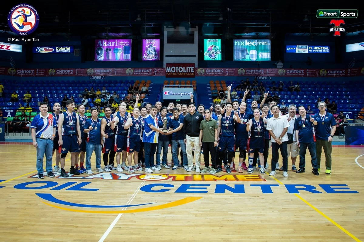 Hope Christian High School players and officials are shown with family members supporters and league officials led by chairman Wilbert Loa and Alvin Chu Teng after winning the 50-and-above division of the Fil-Chinese Athletic Association Inc. Basketball Tournament.