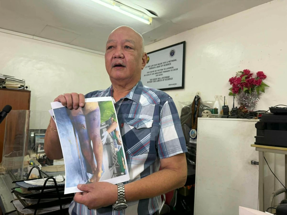 ‎DR. Rene Cam, medico legal officer of NBI-Central Visayas, explains the result of the autopsy that he conducted on the body of an inmate at the Cebu City Jail.(Contrubuted photo)  
‎