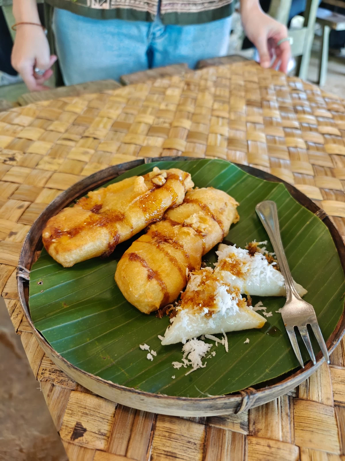 Pisang goreng and Balinese rice cake (Photo: John Legaspi/Manila Bulletin)