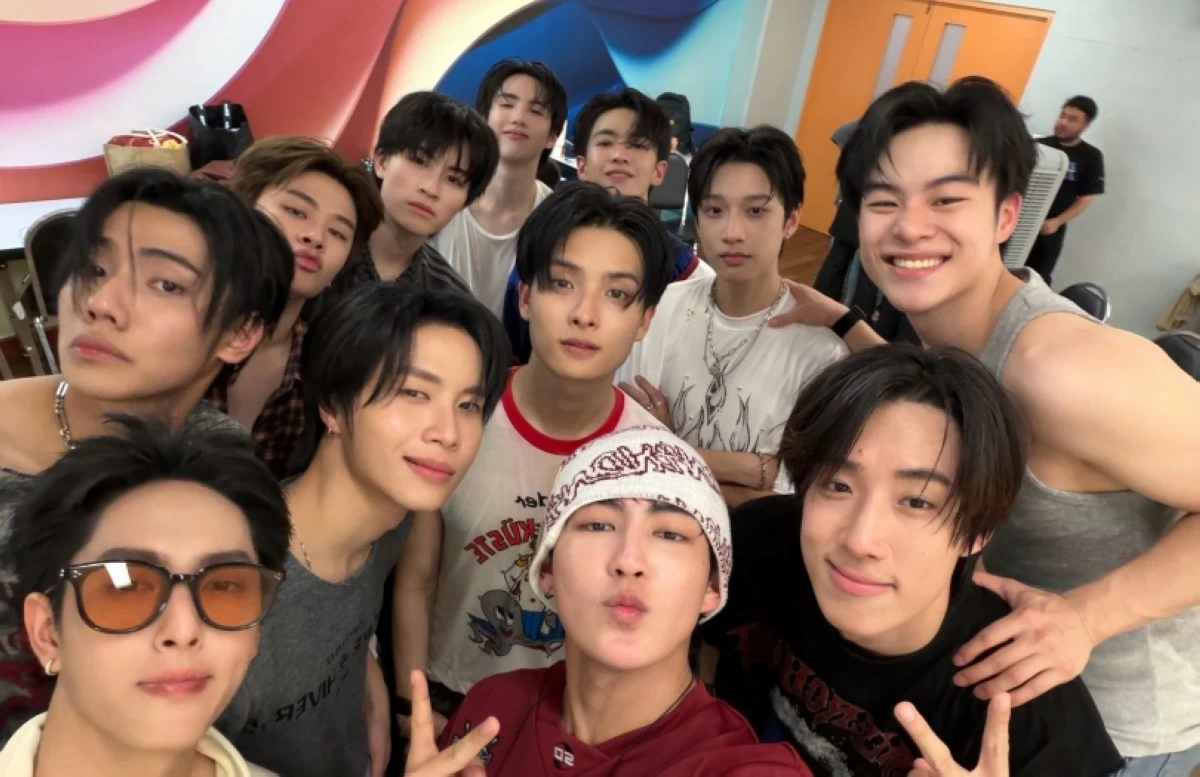 Thai boy band Bus (X) 