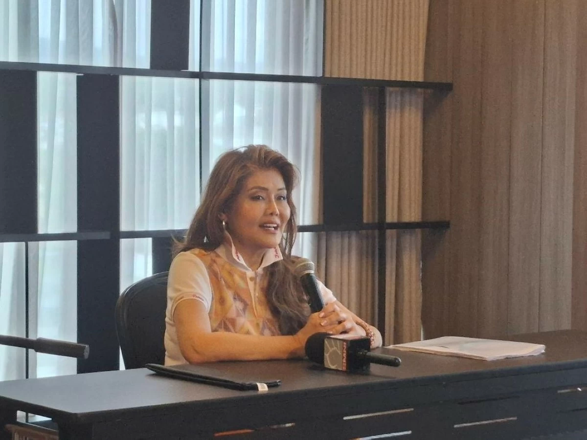 
SEN. Imee Marcos answers questions from reporters during a press conference in Mandaue City on Saturday, May 2. (Calvin D. Cordova)
