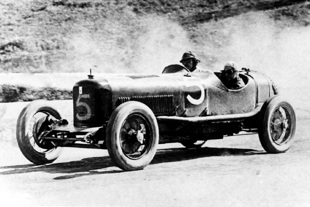 -L'auto aveva il telaio n.11

-Prima corsa ufficiale della Maserati e vittoria nella classe 1500 cc. (in classifica generale 9° posto).

