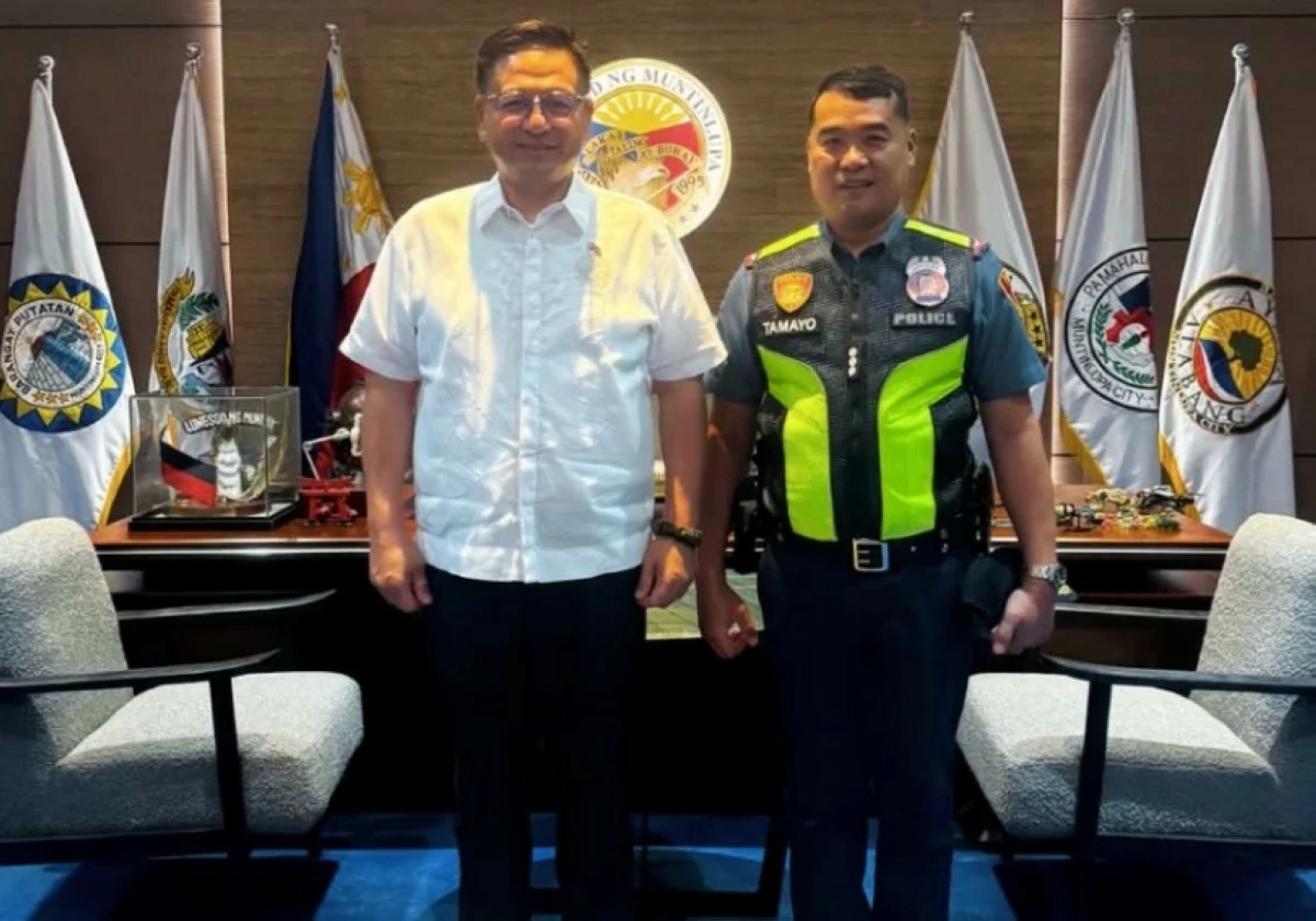Col. Aladdin Tamayo (right), new Muntinlupa police chief, with Mayor Ruffy Biazon (Photo from the Muntinlupa police's Facebook page)