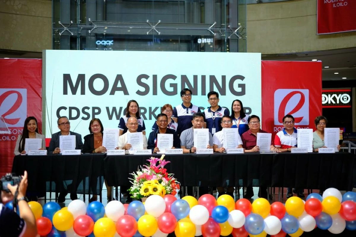 THE signing of the agreement for the Career Development Support Program (CDSP) in Western Visayas.  (DOLE-6 photo)