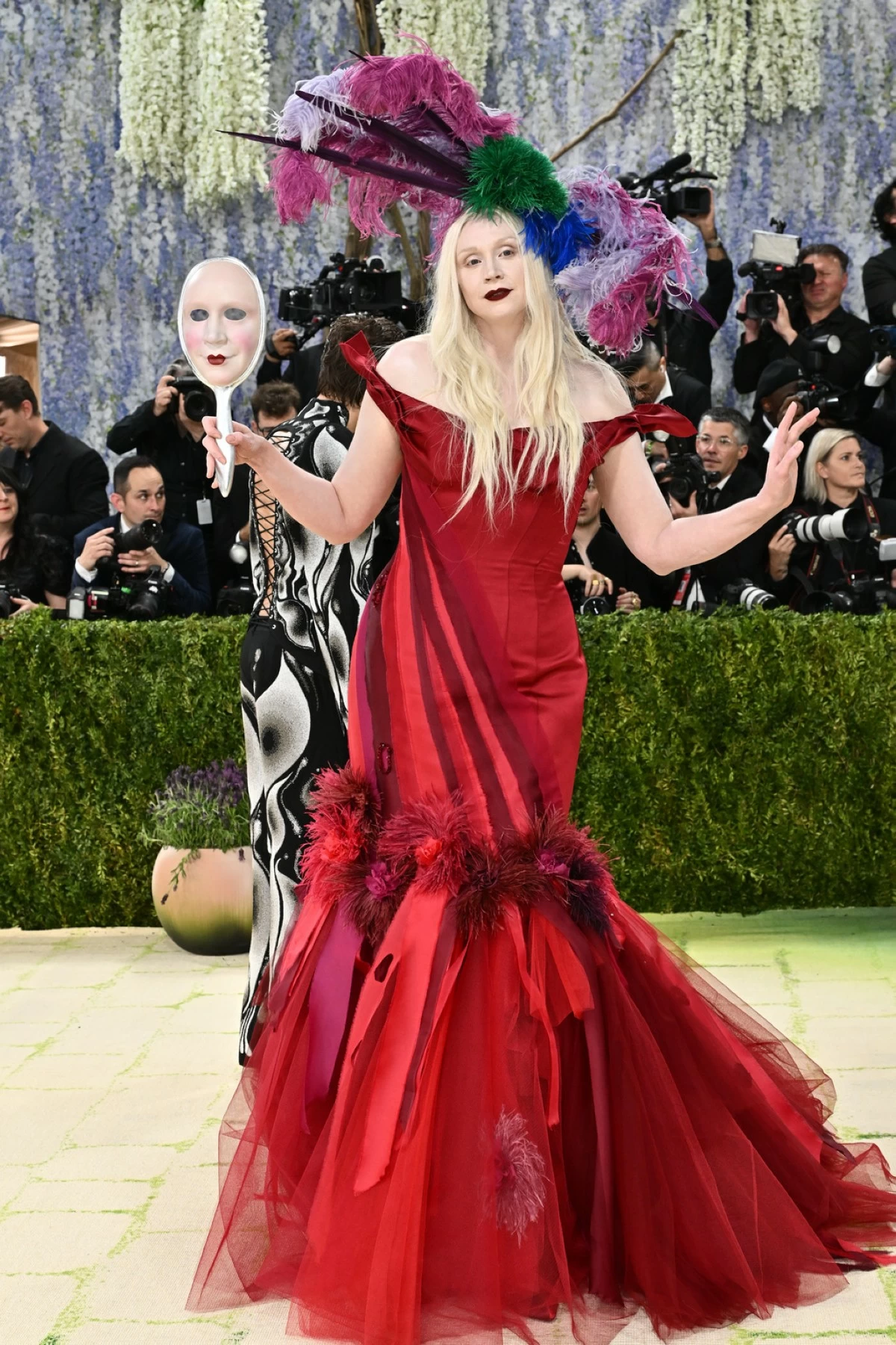 Gwendoline Christie in Giles Deacon (Photo: Evan Agostini/Invision/AP)