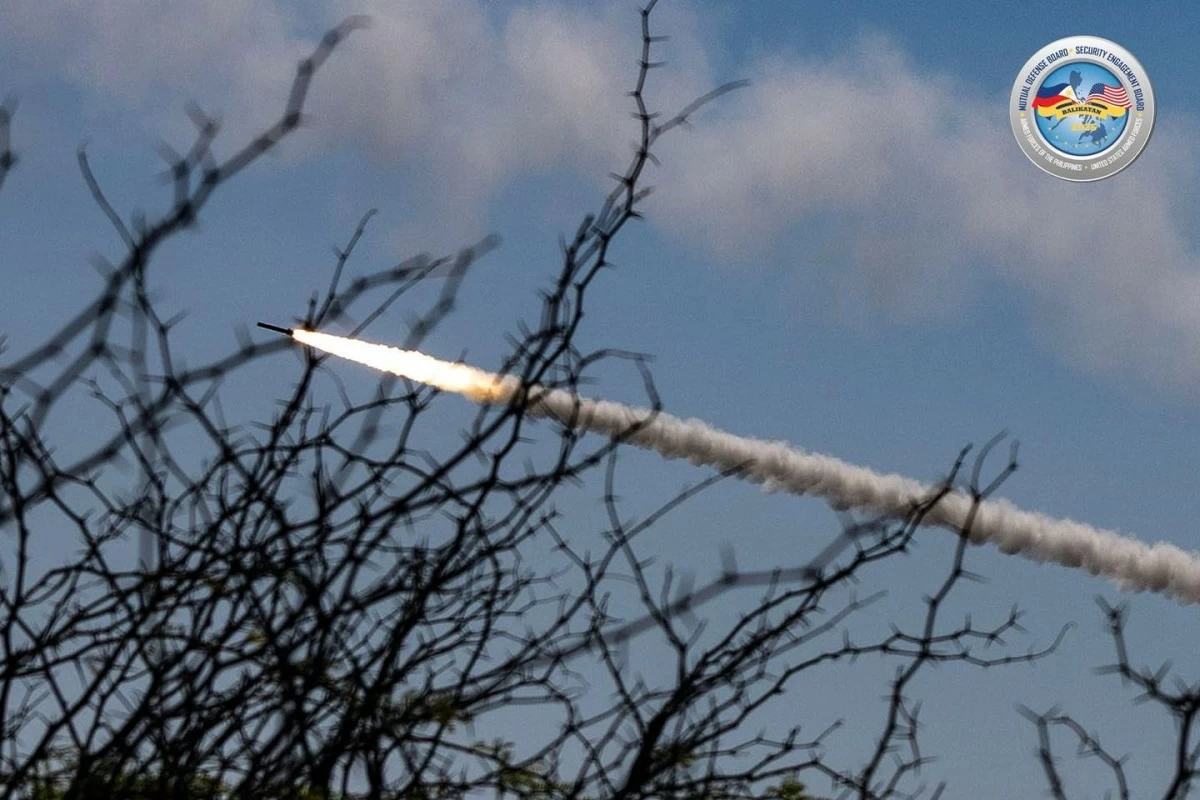 U.S. Army High Mobility Artillery Rocket System (HIMARS) launches precision fires against a simulated aerial threat during the Counter-Landing Live Fire Exercise North (CLLFX-North) as part of Exercise Balikatan 41-2026 on May 4 at La Paz Sand Dunes, Laoag, Ilocos Norte. (Photo: Armed Forces of the Philippines)