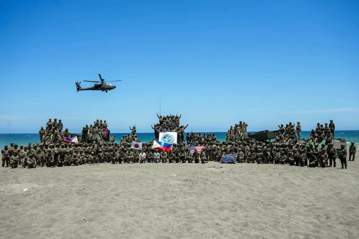 Philippine Army, U.S. Army, and Japan Self-Defense Force troops assemble and stand firmly following the successful conduct of the Counter-Landing Live Fire Exercise North (CLLFX-North) during Exercise Balikatan 41-2026 on May 4 at La Paz Sand Dunes, Laoag, Ilocos Norte. (Photo: Armed Forces of the Philippines)