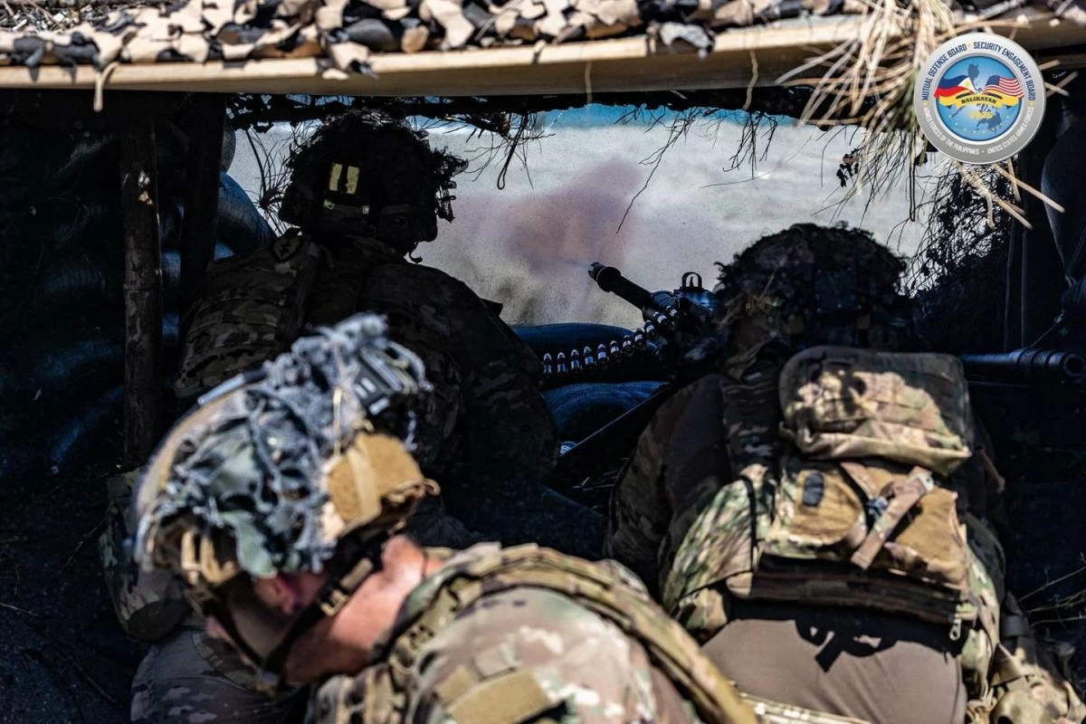 Philippine Army troopers deliver direct fire against simulated threats during the Counter-Landing Live Fire Exercise North (CLLFX-North) as part of Exercise Balikatan 41-2026 on May 4 at La Paz Sand Dunes, Laoag, Ilocos Norte. (Photo: Armed Forces of the Philippines)