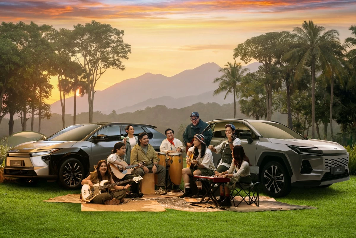 Toyota Choice Campaign Brand Ambassadors, Ben&Ben, with the bz4X BEV (left) and the RAV4 LTD HEV (right).