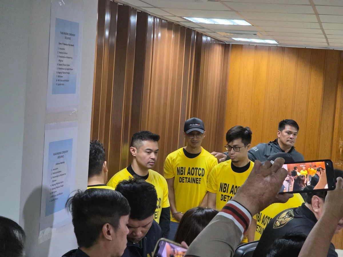 NBI agents secure social media personality Franco Mabanta and other suspects in the alleged extortion attempt from former House speaker Martin Romualdez following an operation in Pasig City on Tuesday night, May 5, 2026. (photo Jeffrey Damicog)
