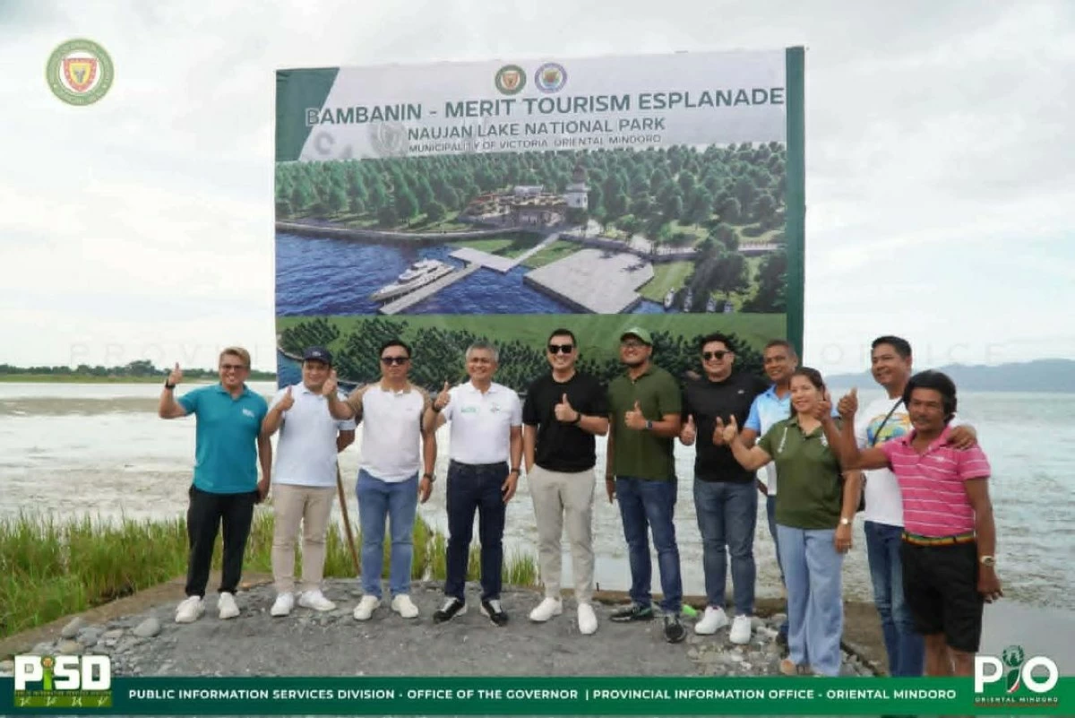 
TIEZA Chief Operating Officer Mark Lapid (fifth from left) visited Oriental Mindoro on Monday, May 4. He was welcomed by local government officials headed by  Gov. Humerlito Dolor (fourth from left). (Oriental Mindoro PIO FB)
