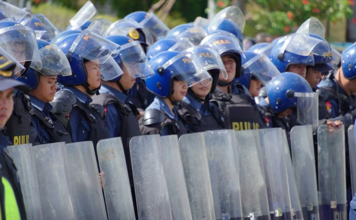 
POLICE deployed to secure the ASEAN Leaders’ Summit  in Lapu-Lapu City. (PRO-7) 
