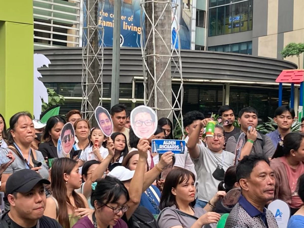 FULL SUPPORT Fans from all over graced the event to see Alden (Photo: Poch Eulalia/Manial Bulletin)