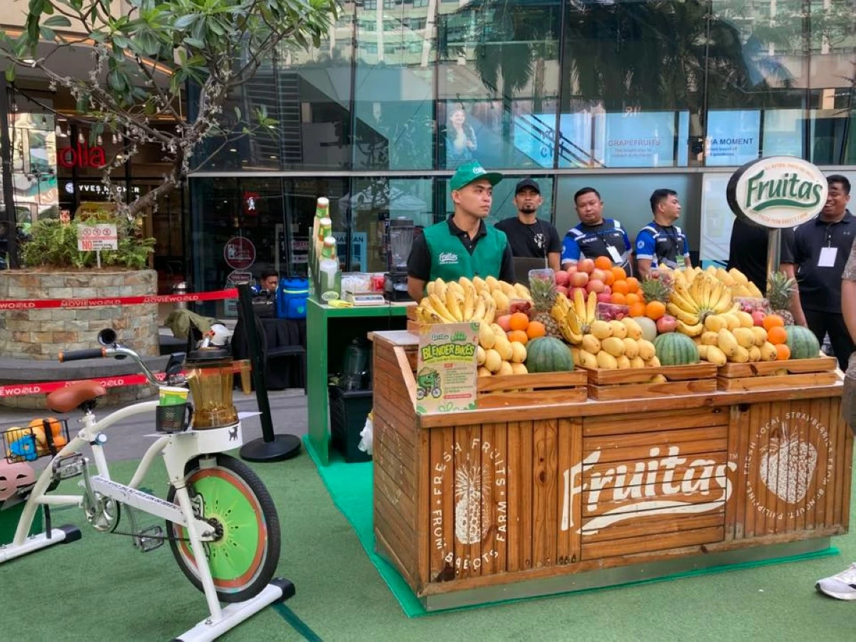 GET FIT Guests at the event could blend their drinks using the exercise bike (Photo: Poch Eulalia/Manial Bulletin)