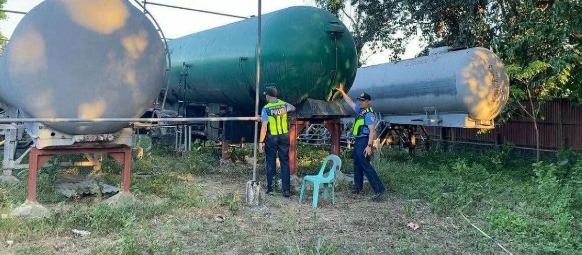 Authorities confiscate LPG equipment worth P8.4 million during a buy-bust operation against illegal LPG trading in Rodriguez, Rizal. (Photos from Rizal PPO)