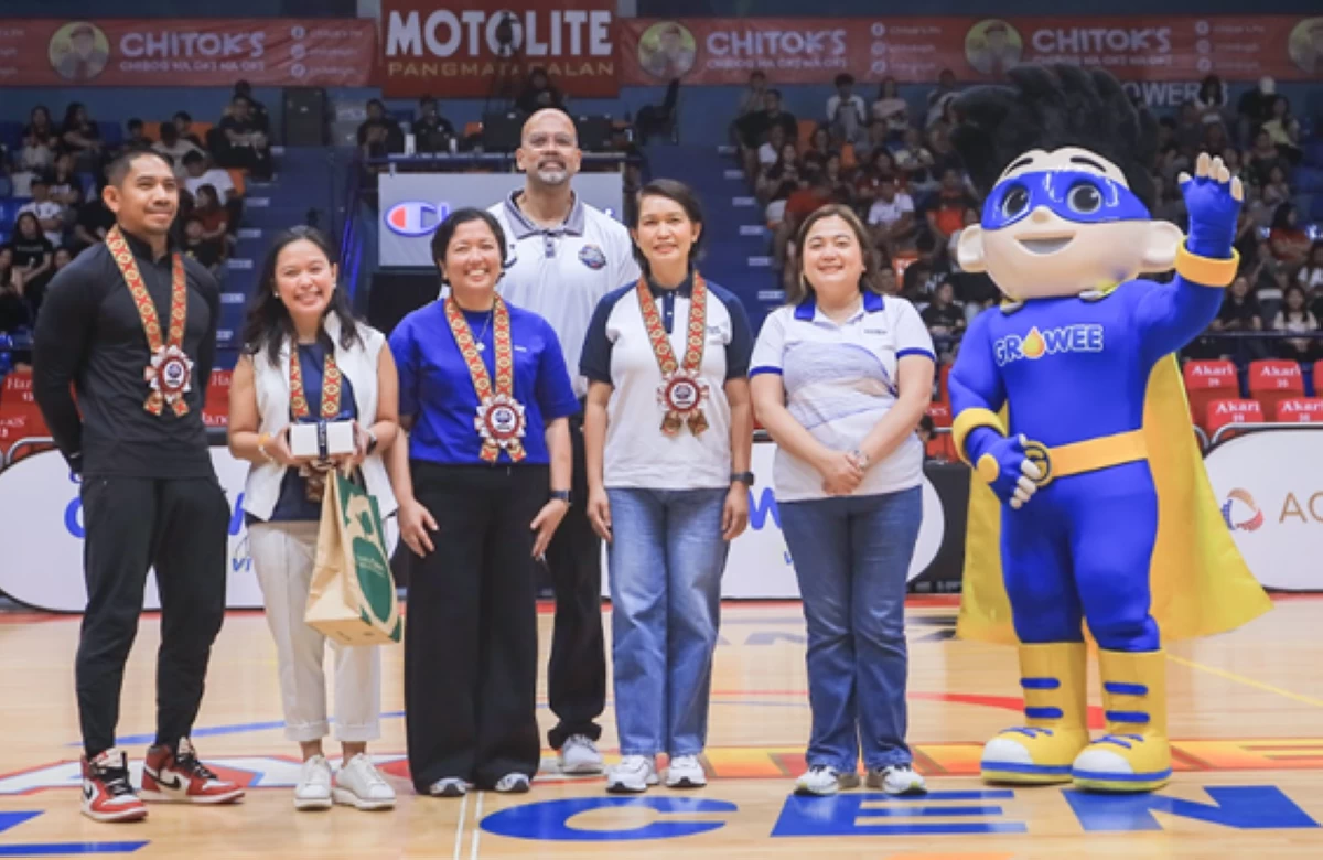Commissioner Paras with Unilab executives and the Growee mascot. Unilab is platinum sponsor of Season 2 of the PYBC.
