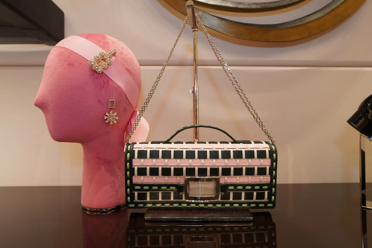 Belle Vivier clutch (Photo: Roger Vivier)