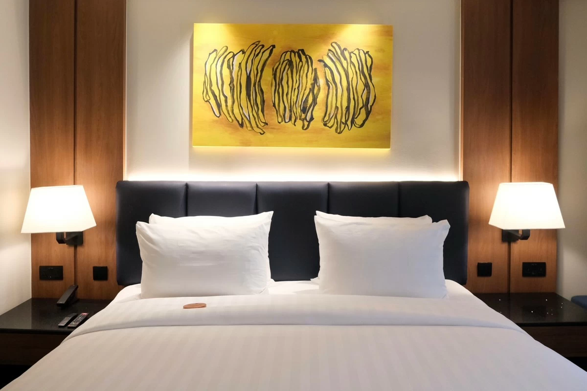Davao artist Siglos' artwork is in every room. (Photo: Ayala Land Hospitality)