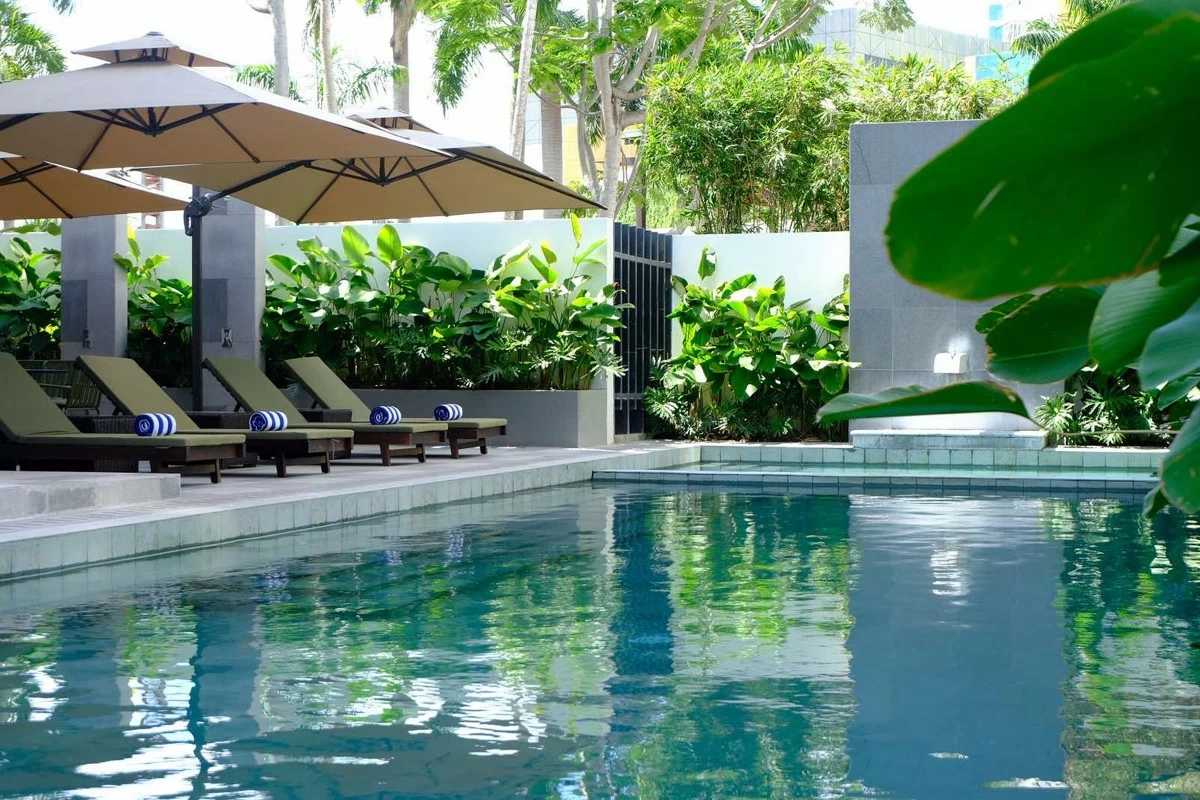 Nothing beats a refreshing pool dip. (Photo: Ayala Land Hospitality)