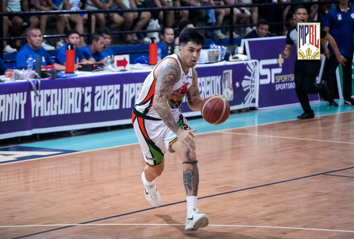 Dom Escobar delivers for the Caloocan Batang Kankaloo. (MPBL Images)
