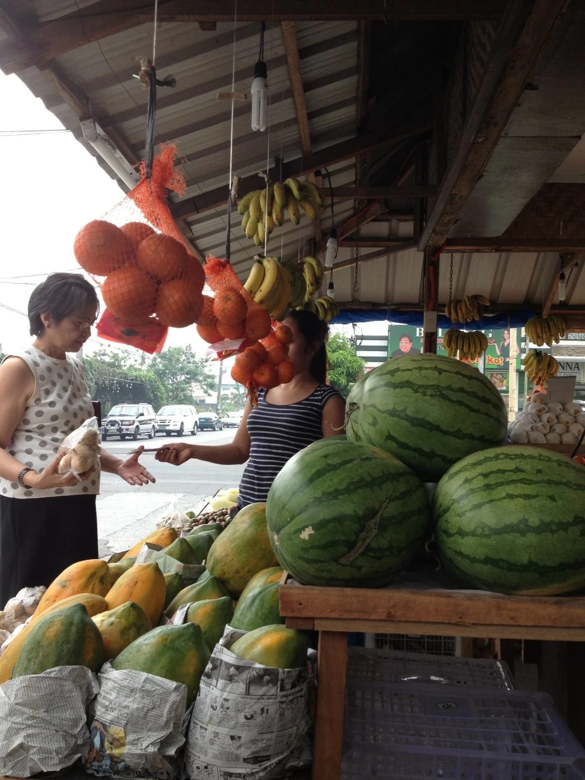 FLAVOR HUNTER Rosalie Rodriguez during one of the family’s provincial trips, where markets, roadside stalls, and local eateries became part of her children’s upbringing. (Photo: Feliciano Rodriguez III/Manila Bulletin)