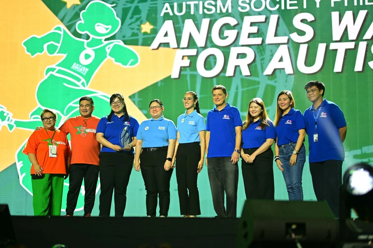 SM Book Nook receives the ASP Autism Works Partner of the Year Award, represented by Ms. Hanna Carinna Sy, recognizing its commitment to creating meaningful opportunities for the autism community.
